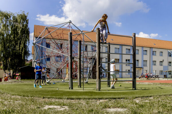 Spielplatz Grundschule / Kita Spielplatz Grundschule / Kita Käptn Sprechdachs Greifswald