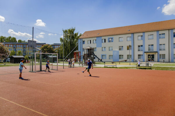 Grundschule Greifswald Sportplatz Schulhof Grundschule Greifswald Sportplatz